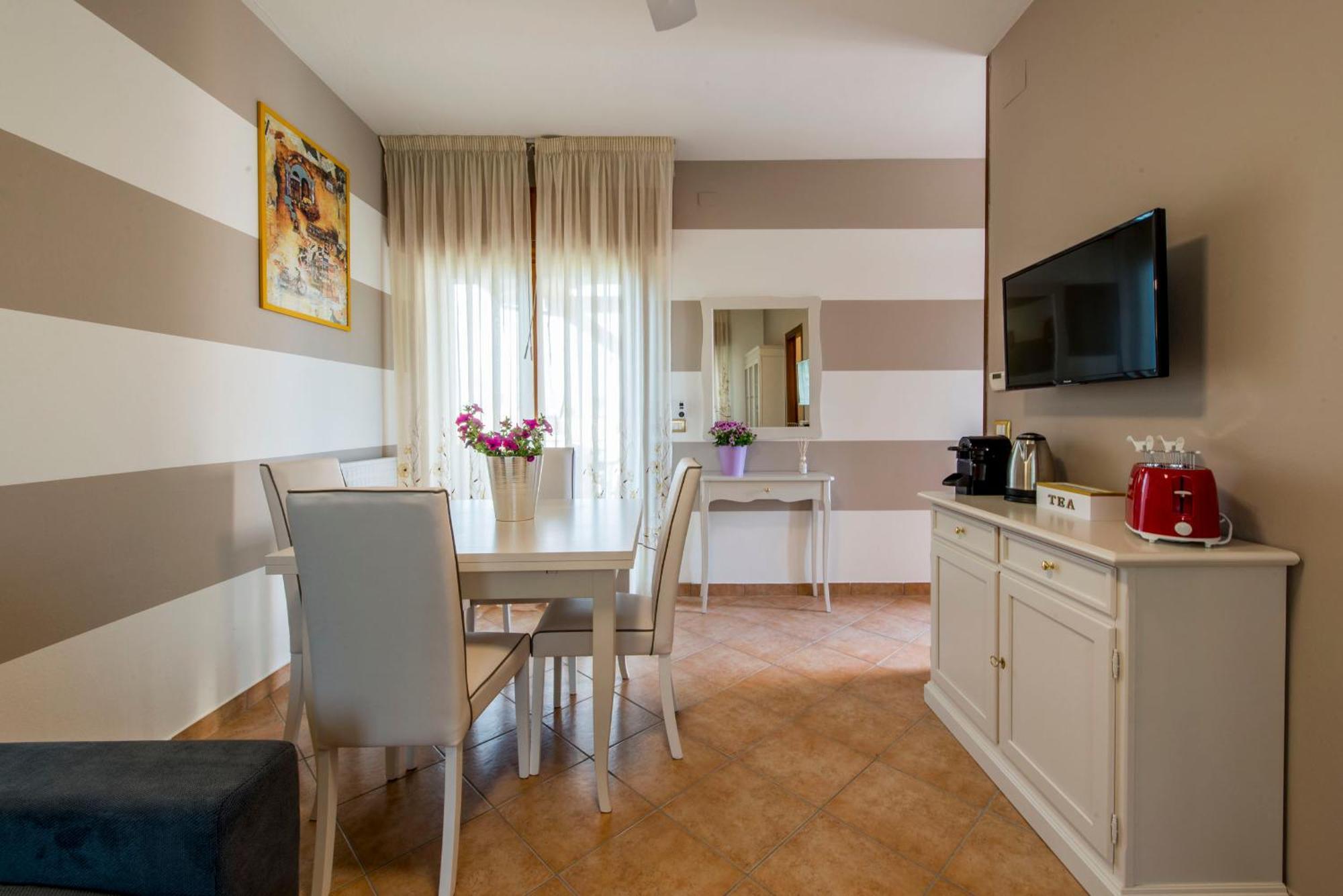 Italianflat - Peschiera Residence Peschiera del Garda Bagian luar foto
